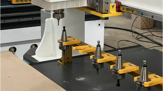 1300 * 2500 mm 6.0kw Herramientas automáticas que cambian la máquina enrutadora CNC para carpintería con controlador Syntec 60CB / Servomotor / 8PCS Herramientas que cambian 20% de descuento